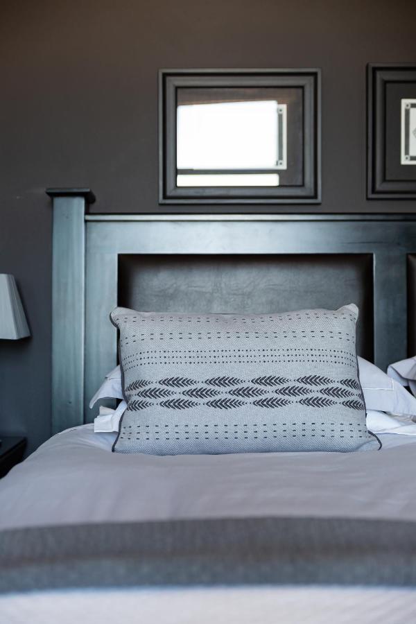 #1701 Cartwright - Dark Glamour Apartment *