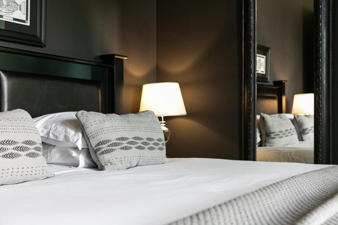 Apartment #1701 Cartwright - Dark Glamour